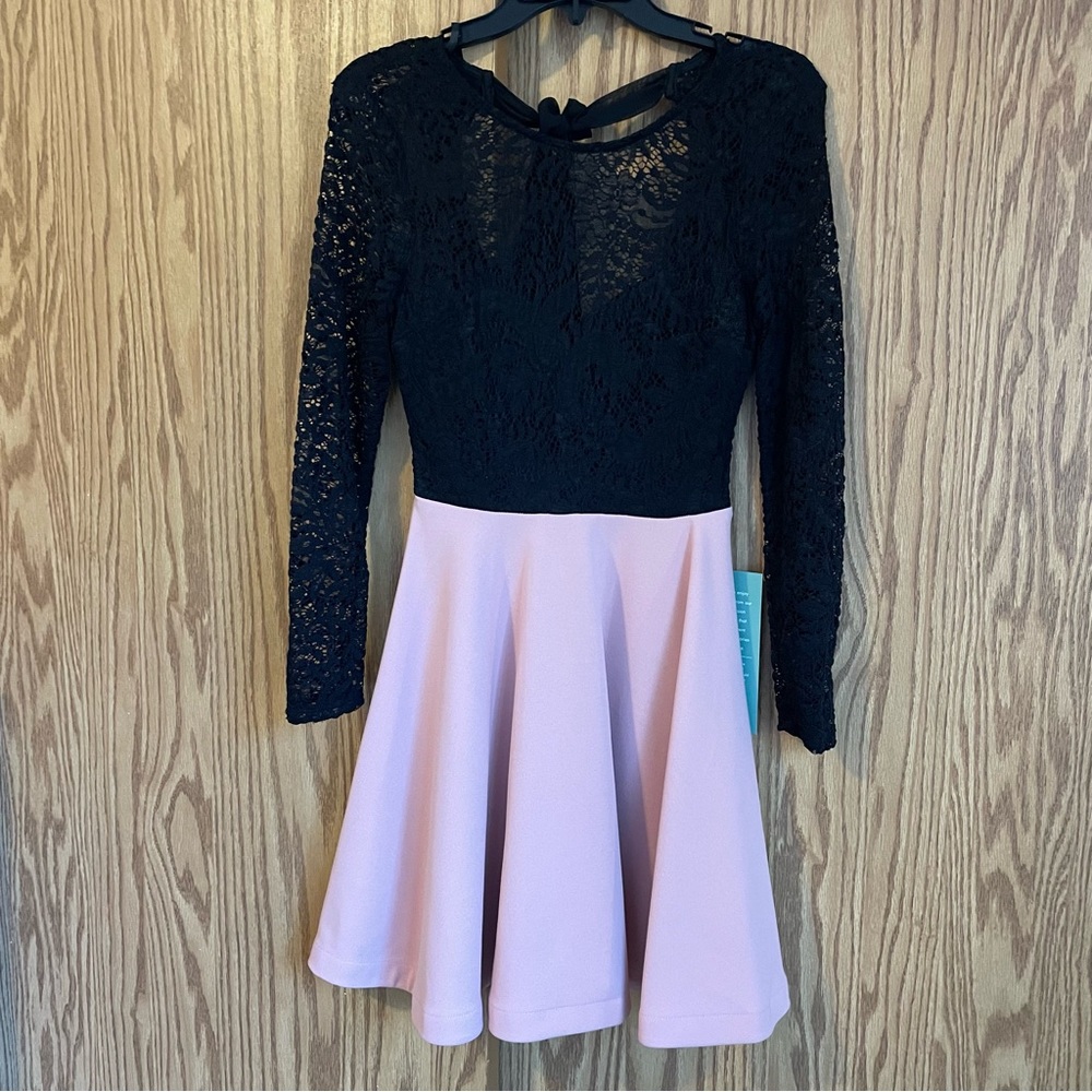 - NEW Macy’s B Smart NWT black lace and dusty pink skater dress size 3